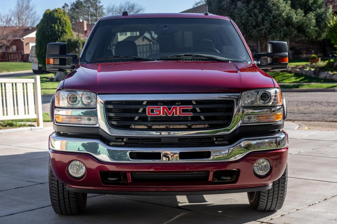2005 GMC Sierra Heavy Duty 2nd Gen - Image 2 of 31