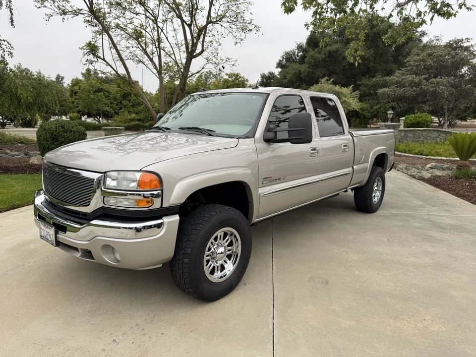 2005 GMC Sierra Heavy Duty 2nd Gen - Image 2 of 31