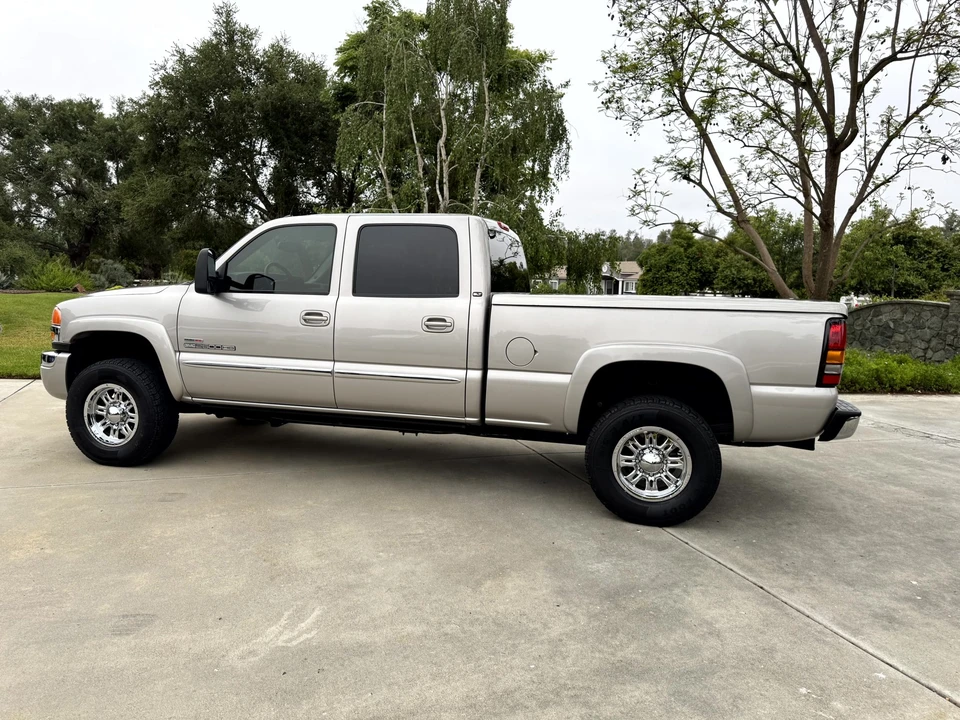 2005 GMC Sierra Heavy Duty 2nd Gen - Image 6 of 31