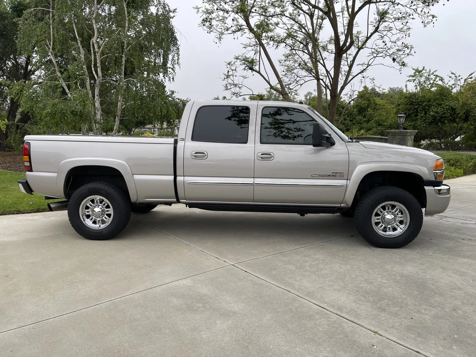2005 GMC Sierra Heavy Duty 2nd Gen - Image 11 of 31