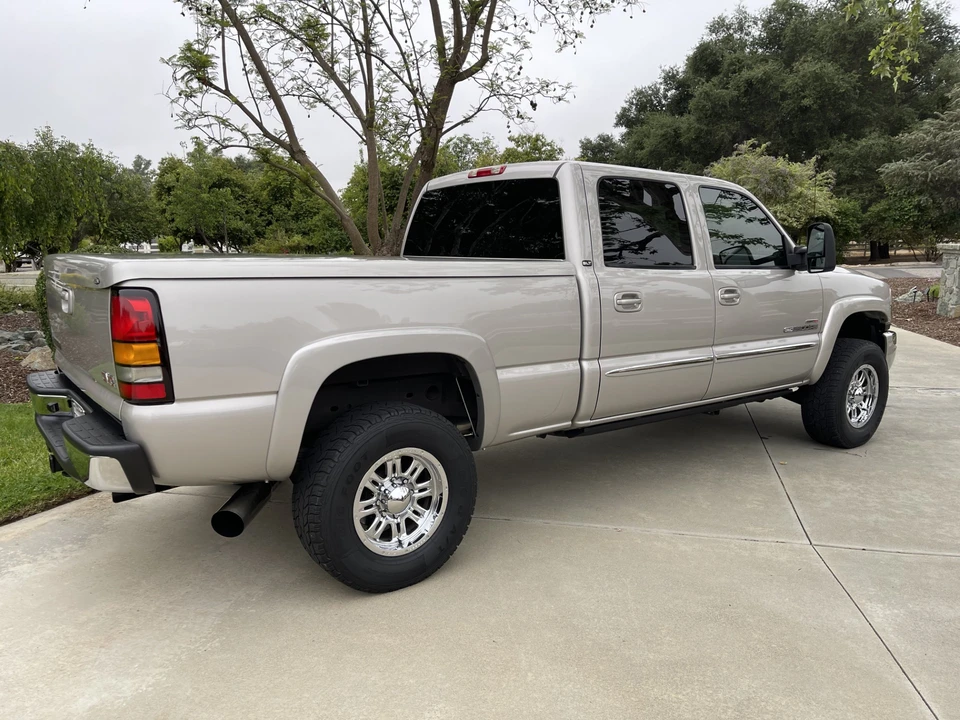 2005 GMC Sierra Heavy Duty 2nd Gen - Image 10 of 31