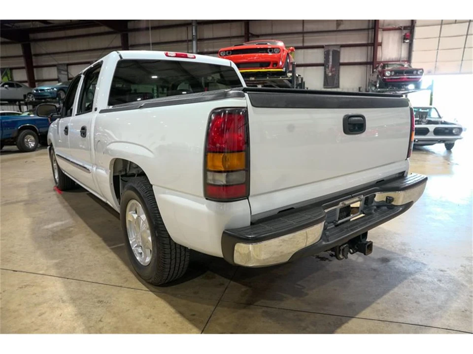 2005 GMC Sierra 2nd Gen - Image 6 of 31