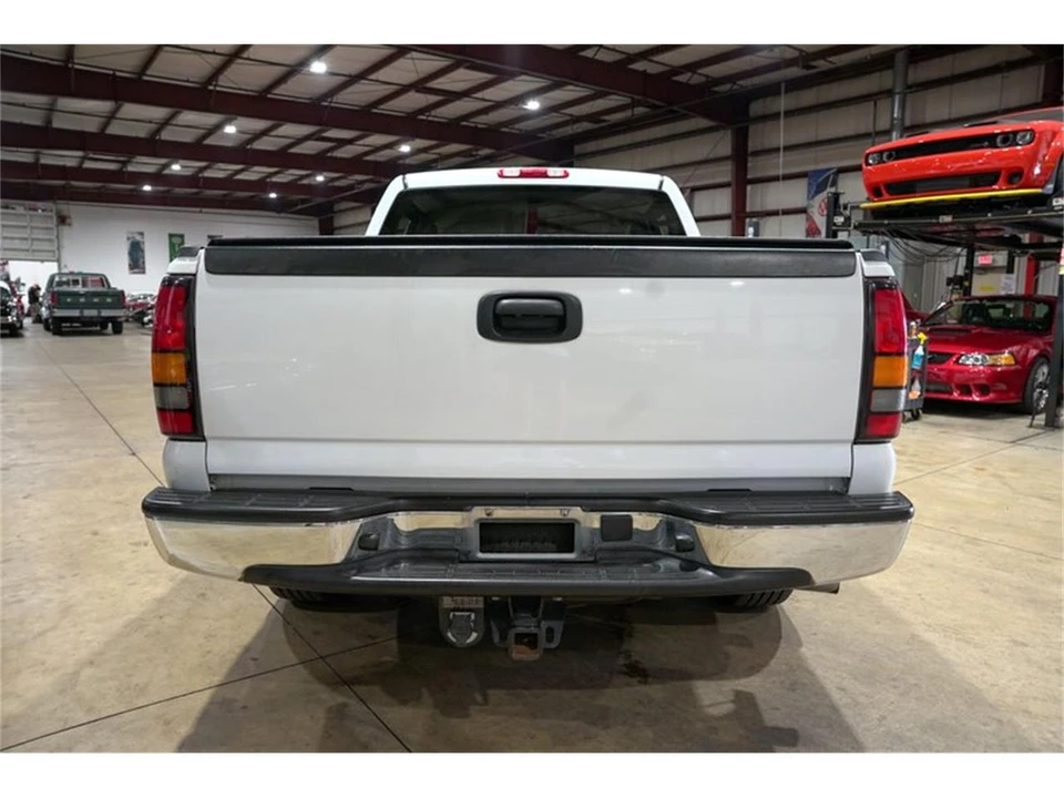 2005 GMC Sierra 2nd Gen - Image 7 of 31