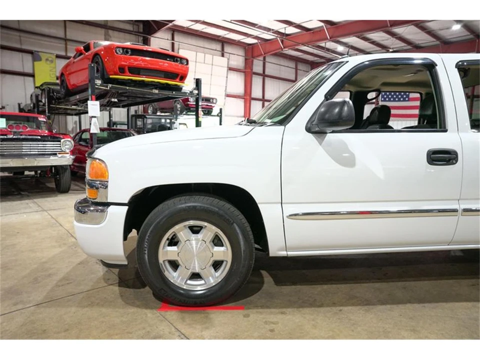 2005 GMC Sierra 2nd Gen - Image 3 of 31