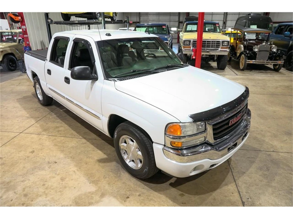2005 GMC Sierra 2nd Gen - Image 14 of 31