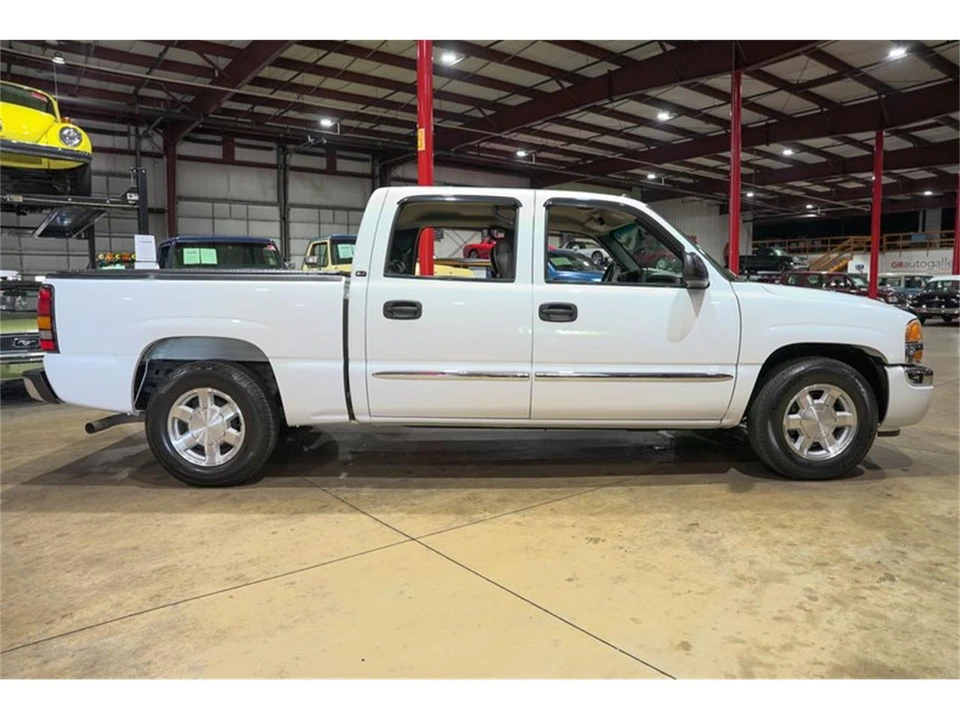 2005 GMC Sierra 2nd Gen - Image 10 of 31