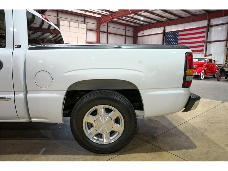 2005 GMC Sierra 2nd Gen - Image 5 of 31