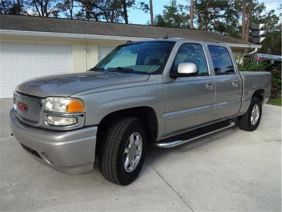 2005 GMC Sierra 2nd Gen - Image 2 of 31