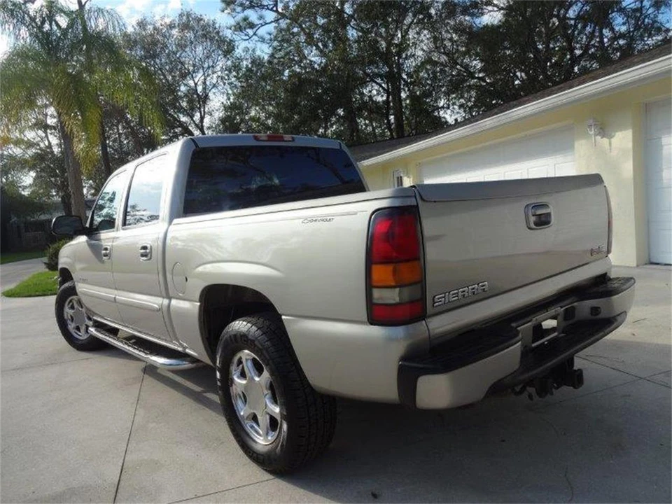 2005 GMC Sierra 2nd Gen - Image 13 of 31