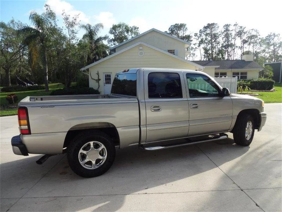 2005 GMC Sierra 2nd Gen - Image 11 of 31
