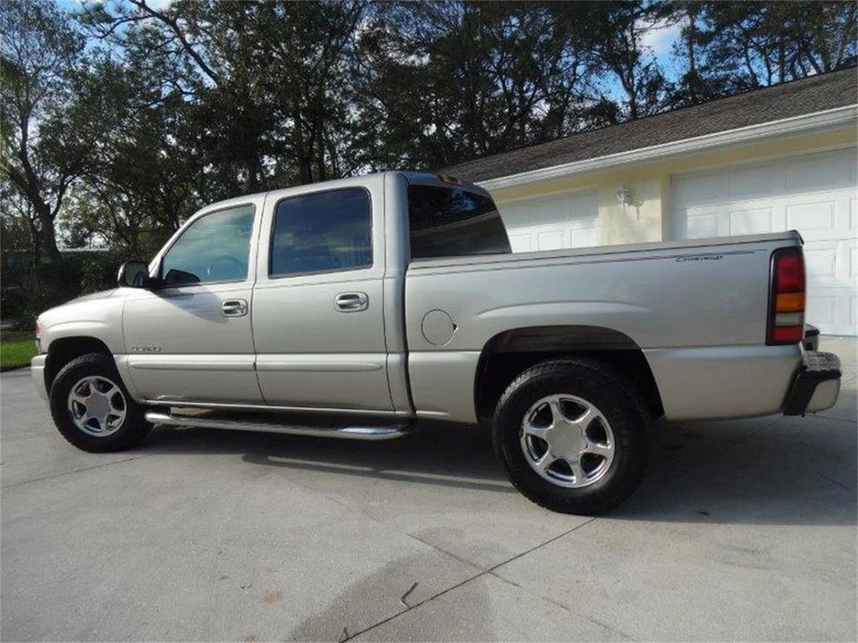 2005 GMC Sierra 2nd Gen - Image 9 of 31
