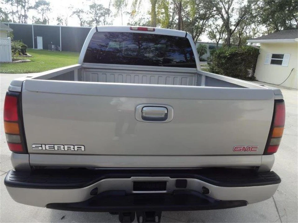 2005 GMC Sierra 2nd Gen - Image 19 of 31