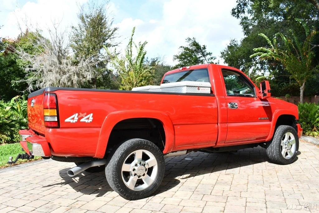 2005 GMC Sierra 1st Gen - Image 2 of 21