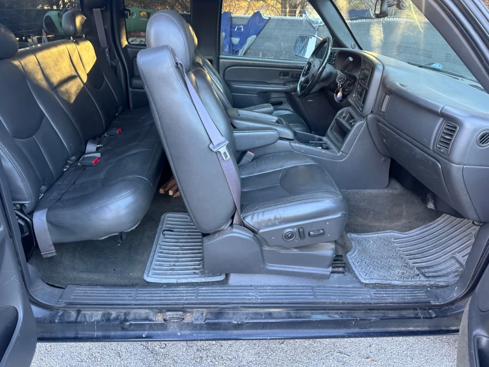 2005 GMC Sierra Heavy Duty 2nd Gen - Image 8 of 13