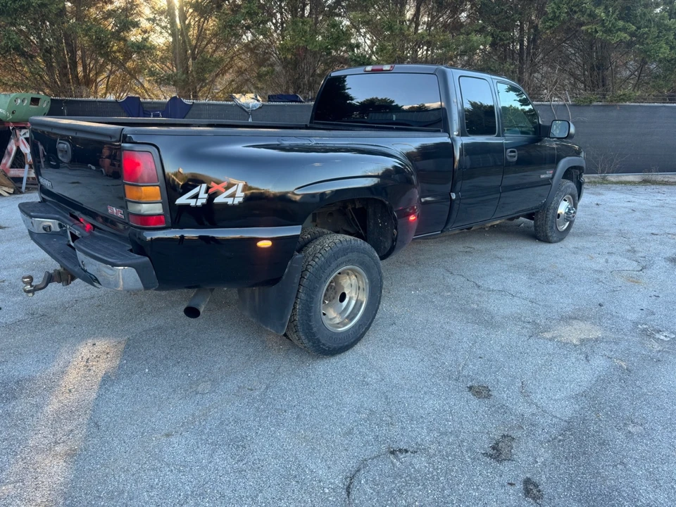 2005 GMC Sierra Heavy Duty 2nd Gen - Image 5 of 13