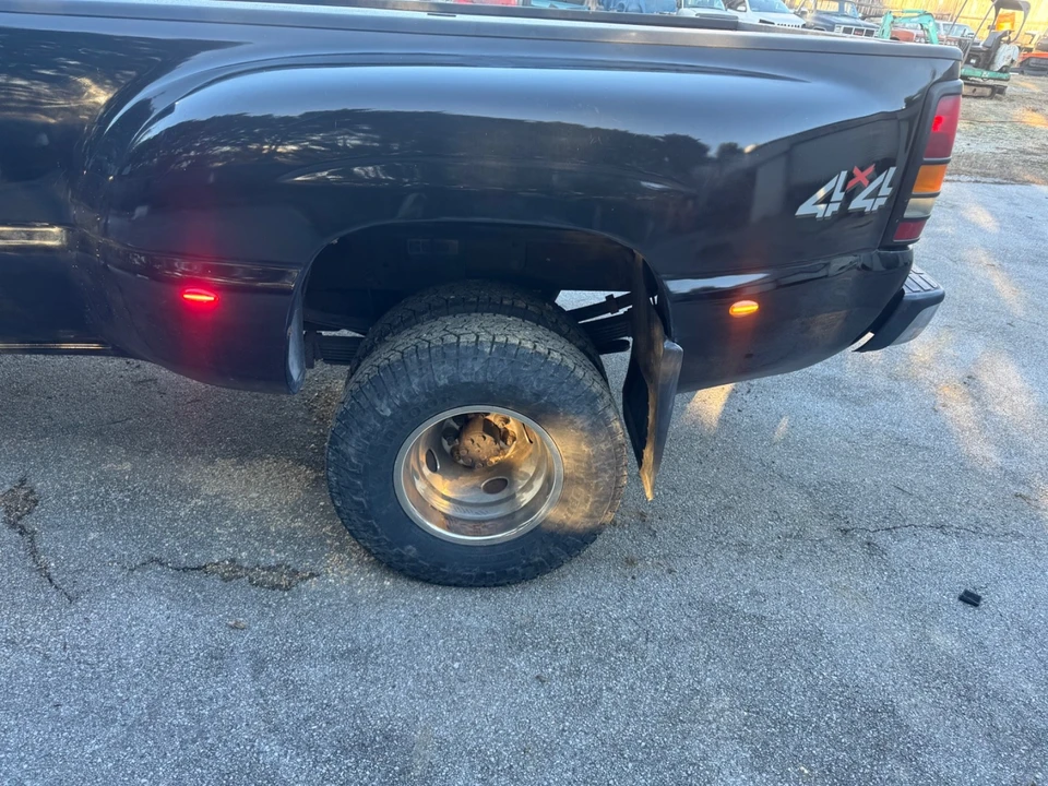 2005 GMC Sierra Heavy Duty 2nd Gen - Image 3 of 13