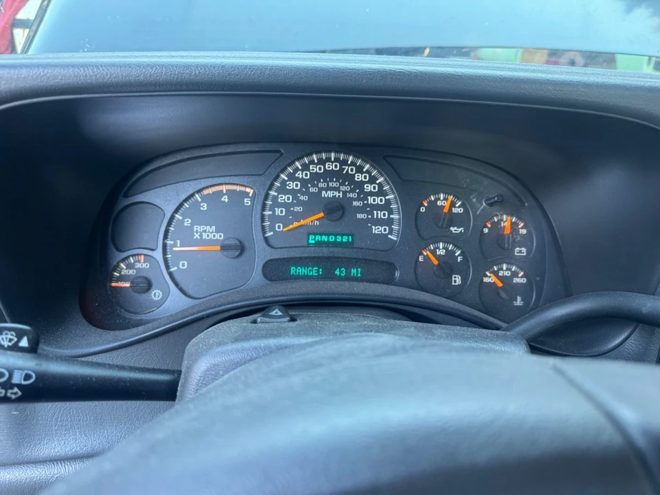 2005 GMC Sierra Heavy Duty 2nd Gen - Image 2 of 13