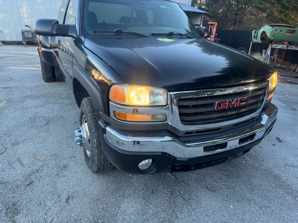 2005 GMC Sierra Heavy Duty 2nd Gen - Image 4 of 13