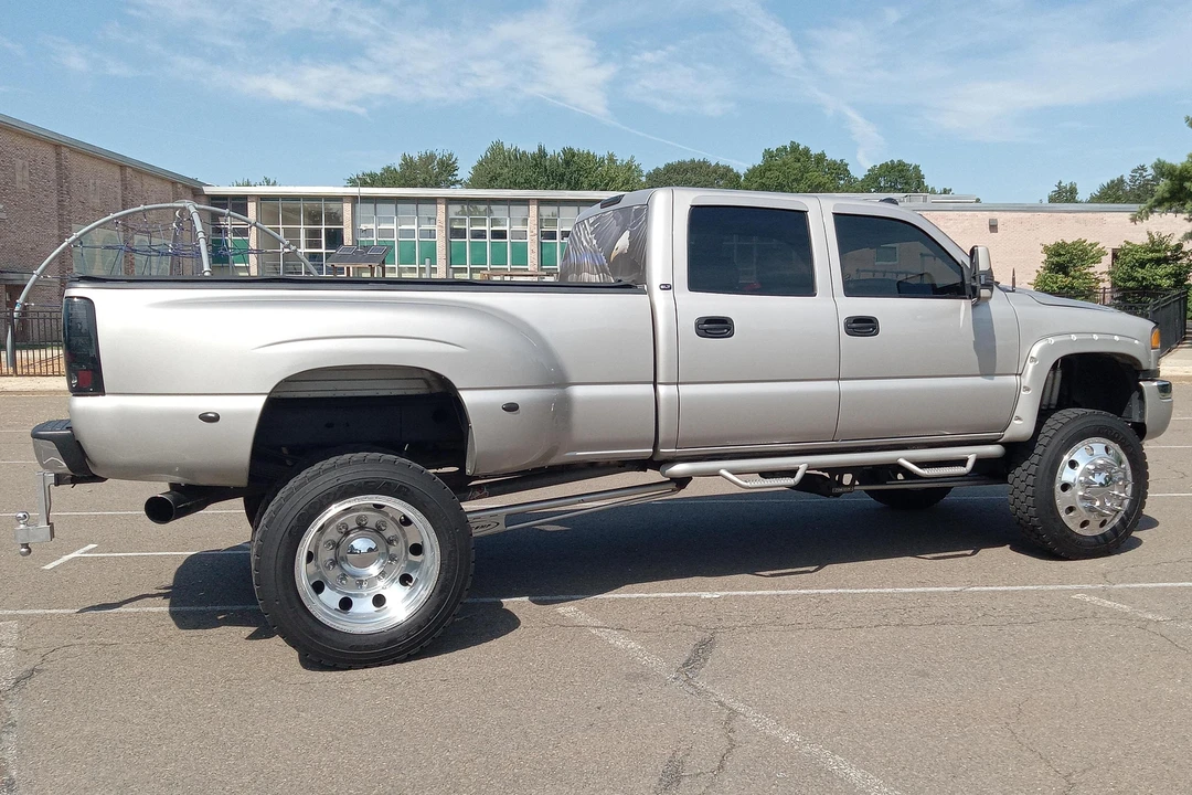 2005 GMC Sierra Heavy Duty 2nd Gen - Image 4 of 31