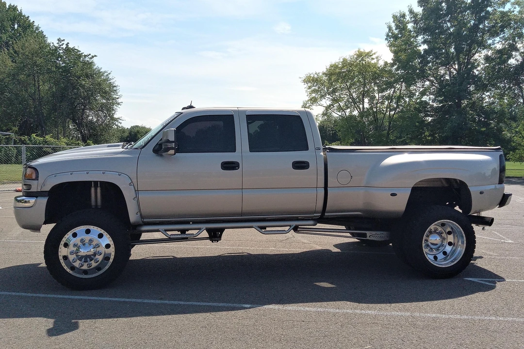 2005 GMC Sierra Heavy Duty 2nd Gen - Image 3 of 31