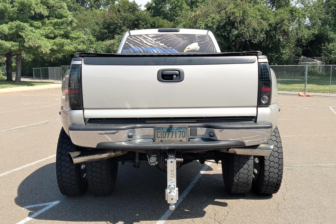 2005 GMC Sierra Heavy Duty 2nd Gen - Image 5 of 31