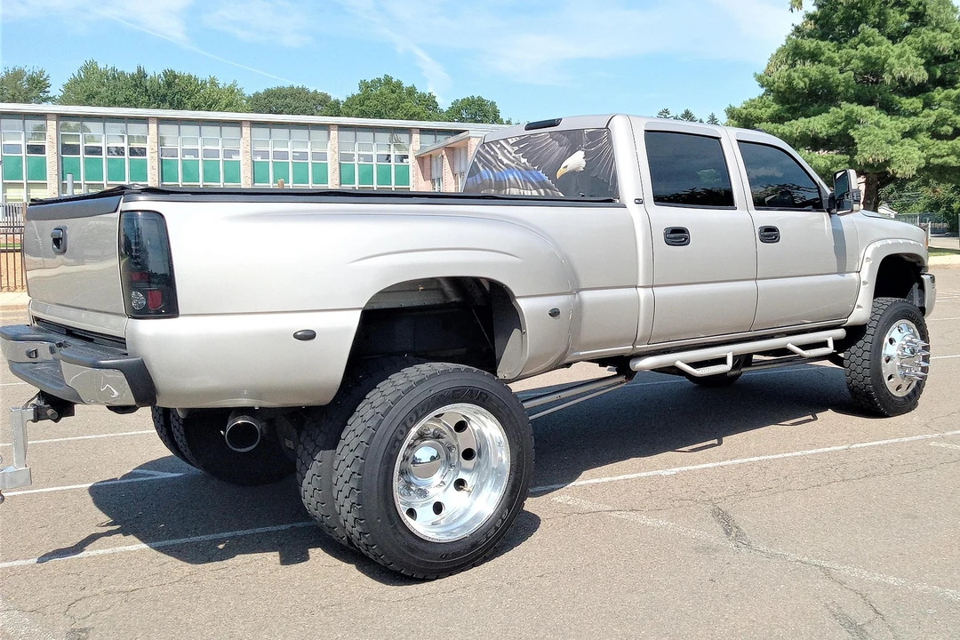 2005 GMC Sierra Heavy Duty 2nd Gen - Image 15 of 31