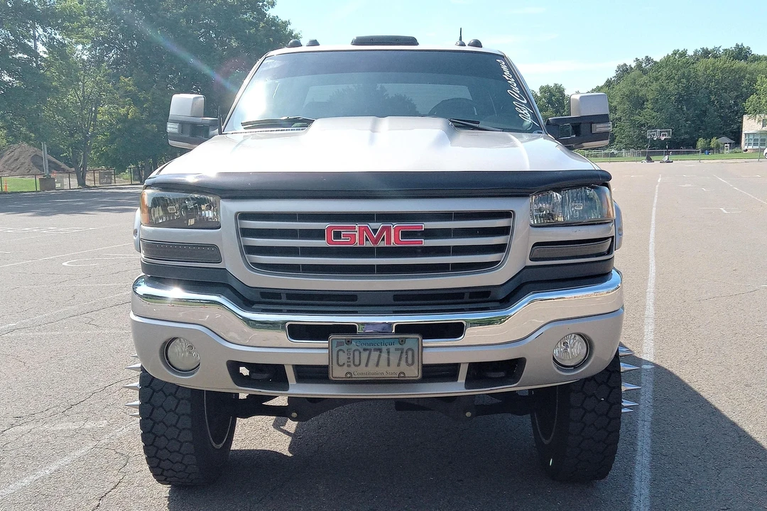 2005 GMC Sierra Heavy Duty 2nd Gen - Image 2 of 31