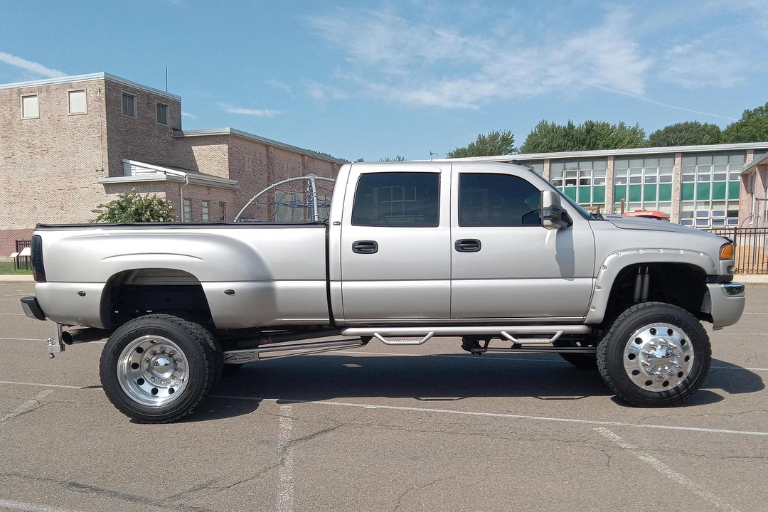 2005 GMC Sierra Heavy Duty 2nd Gen - Image 16 of 31