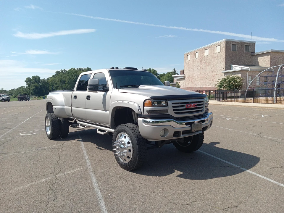 2005 GMC Sierra Heavy Duty 2nd Gen - Image 18 of 31