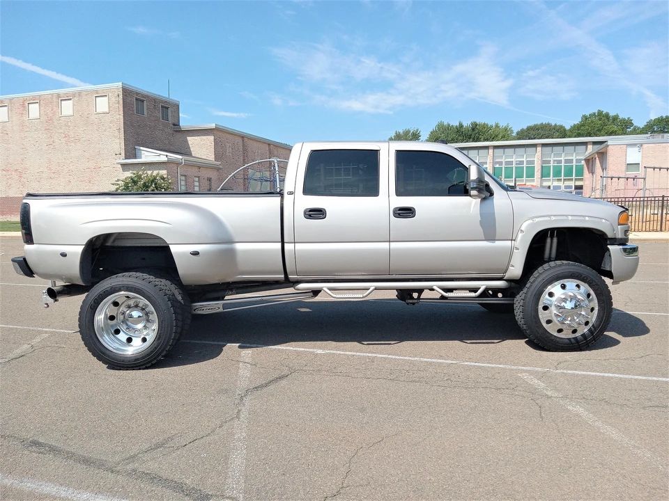 2005 GMC Sierra Heavy Duty 2nd Gen - Image 17 of 31