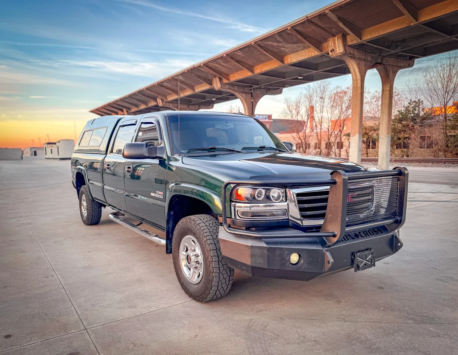 2005 GMC Sierra Heavy Duty 2nd Gen - Image 2 of 31