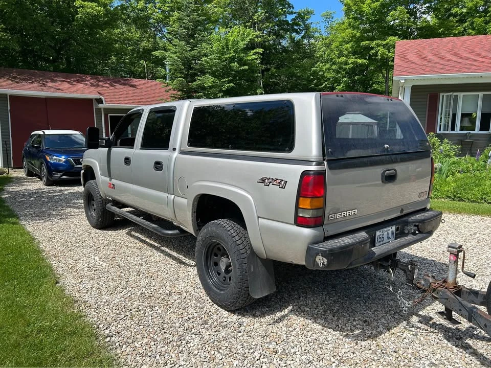 2005 GMC Sierra 2nd Gen - Image 3 of 20
