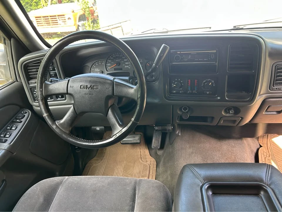 2005 GMC Sierra 2nd Gen - Image 7 of 20