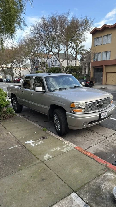 2005 GMC Sierra 2nd Gen - Image 2 of 17