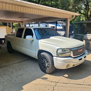 2005 GMC Sierra (Classic) 1500 Crew Cab SL Pickup 4D 5 3/4 ft