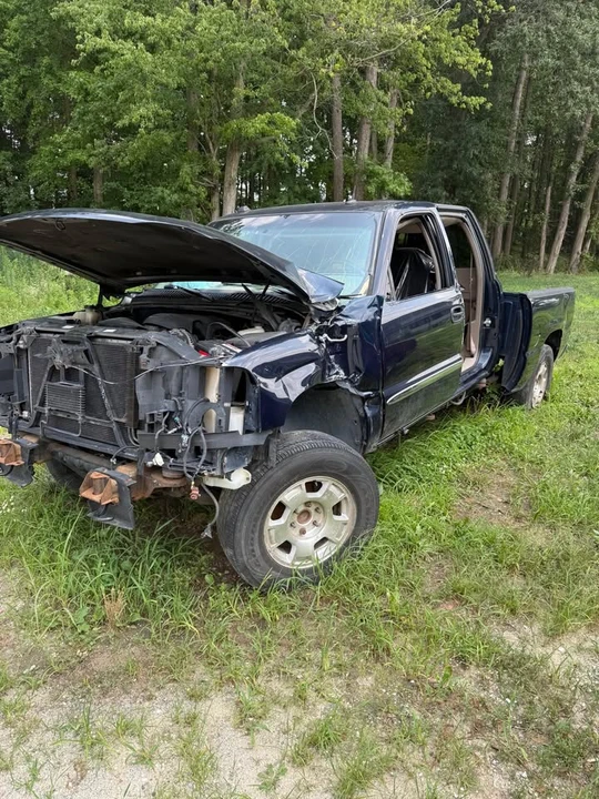 2005 GMC Sierra 2nd Gen - Image 2 of 13