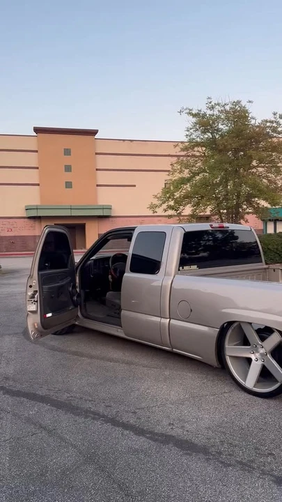 2005 GMC Sierra 2nd Gen - Image 5 of 5