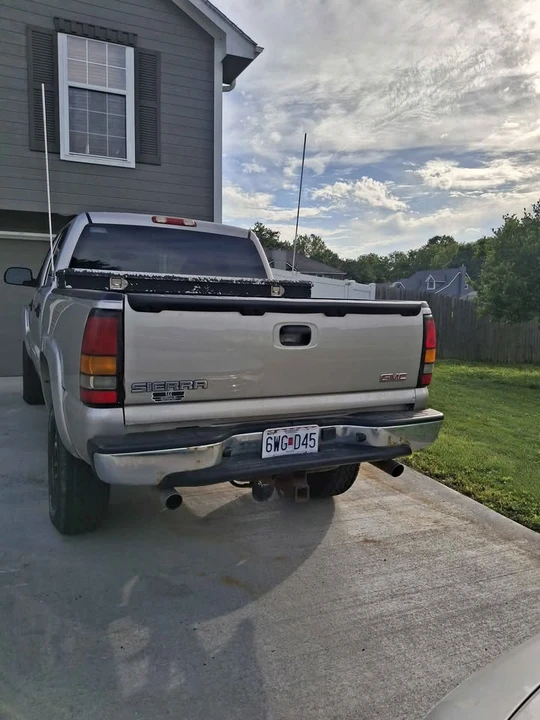2005 GMC Sierra 2nd Gen - Image 3 of 4