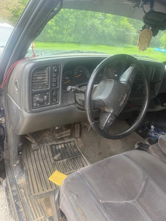 2005 GMC Sierra 2nd Gen - Image 13 of 15