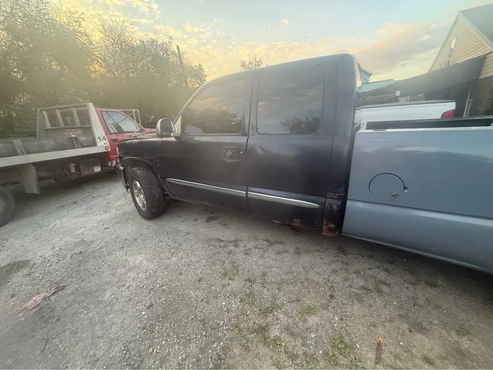 2005 GMC Sierra 2nd Gen - Image 3 of 15