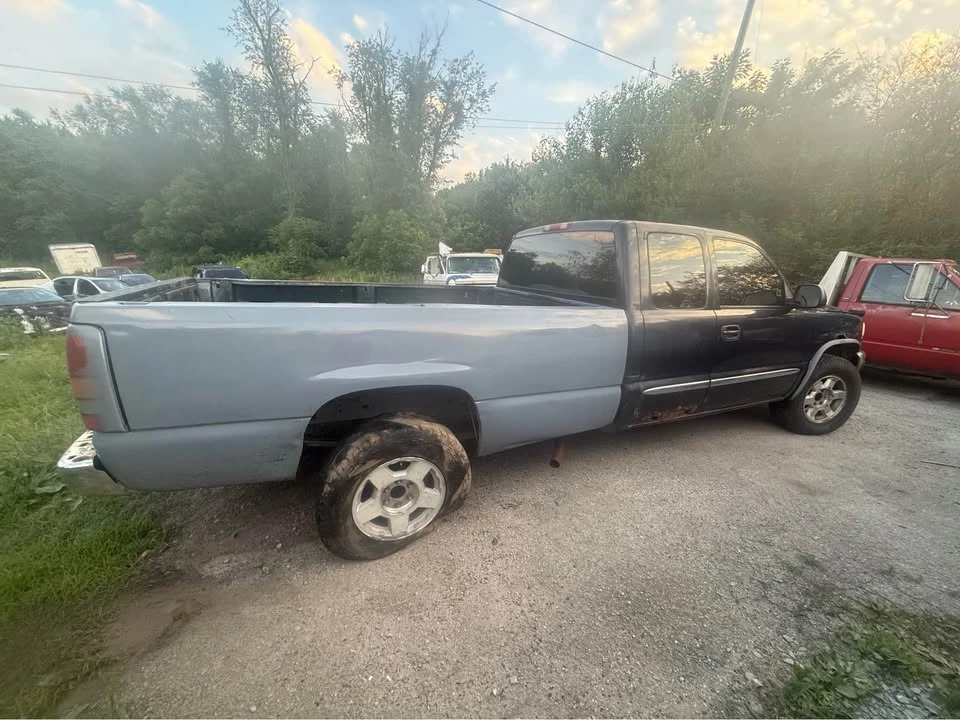 2005 GMC Sierra 2nd Gen - Image 4 of 15