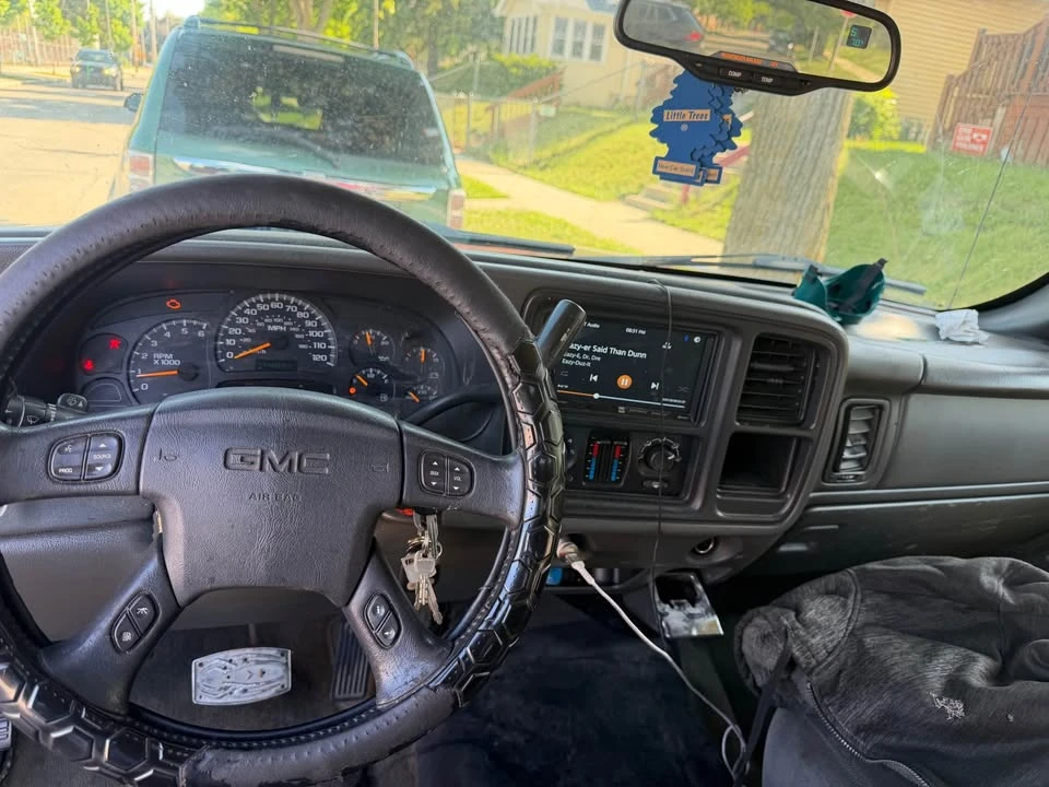 2005 GMC Sierra 2nd Gen - Image 3 of 9