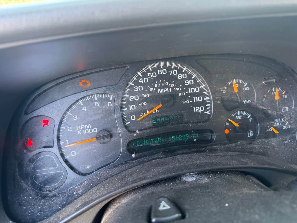 2005 GMC Sierra 2nd Gen - Image 2 of 9
