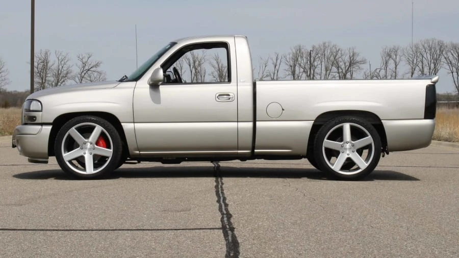 2005 GMC Sierra 2nd Gen - Image 2 of 17
