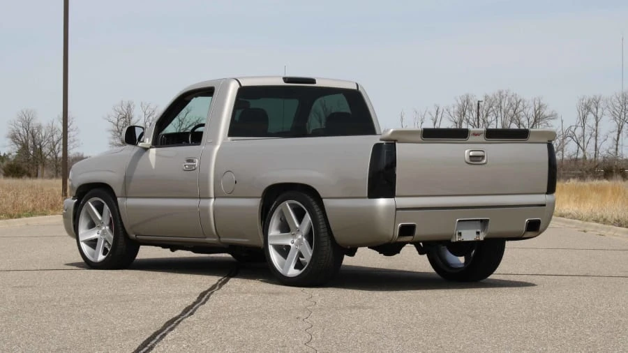 2005 GMC Sierra 2nd Gen - Image 3 of 17