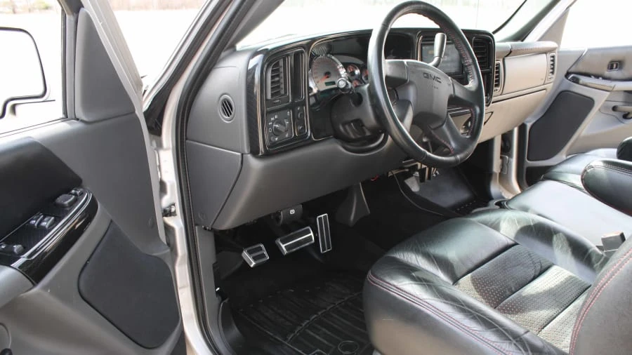 2005 GMC Sierra 2nd Gen - Image 4 of 17