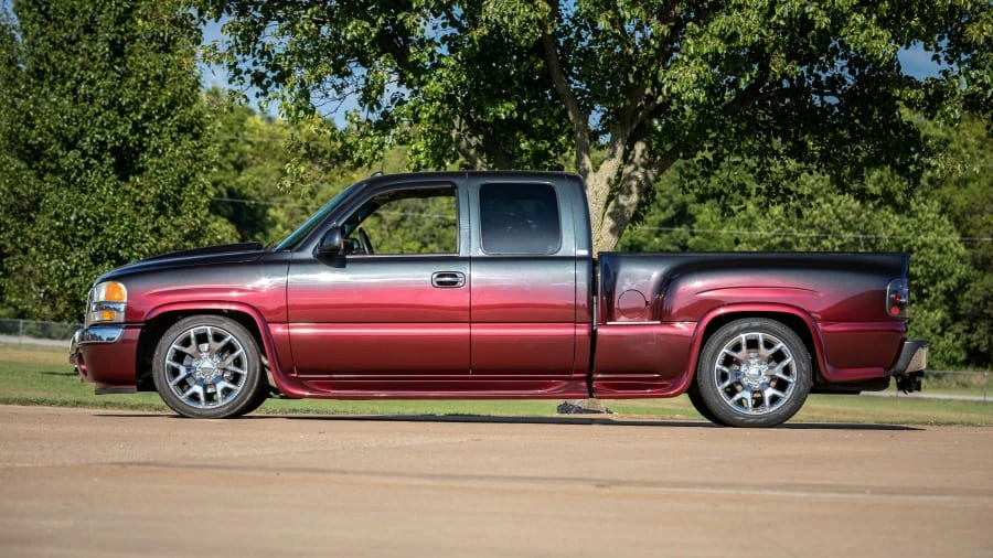 2005 GMC Sierra 2nd Gen - Image 2 of 17