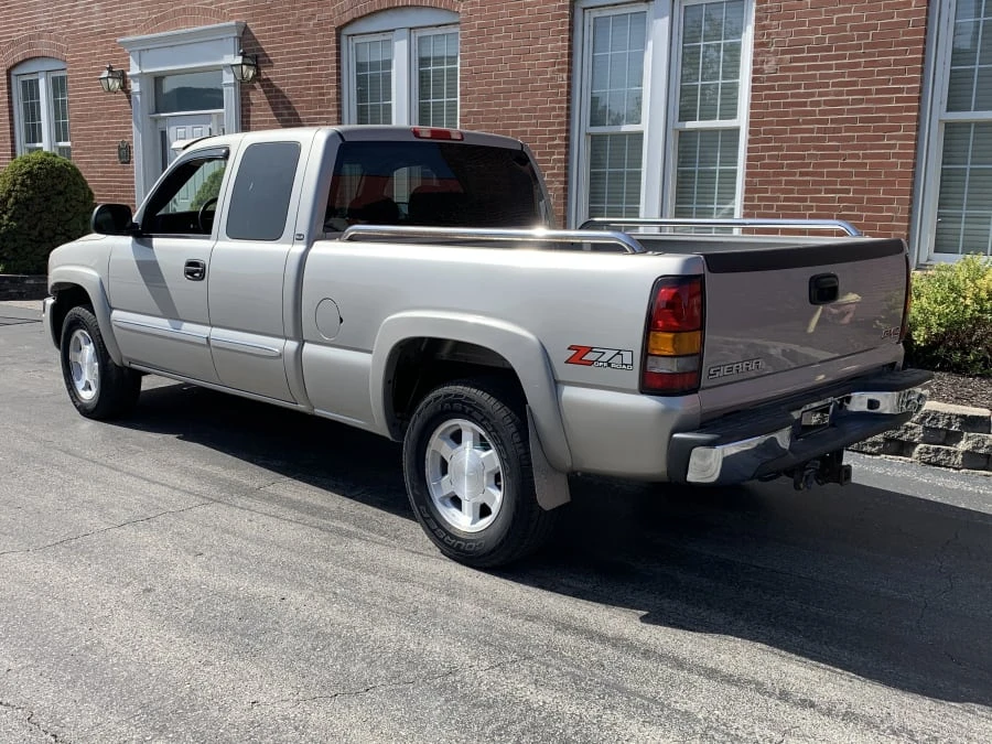 2005 GMC Sierra 2nd Gen - Image 3 of 8