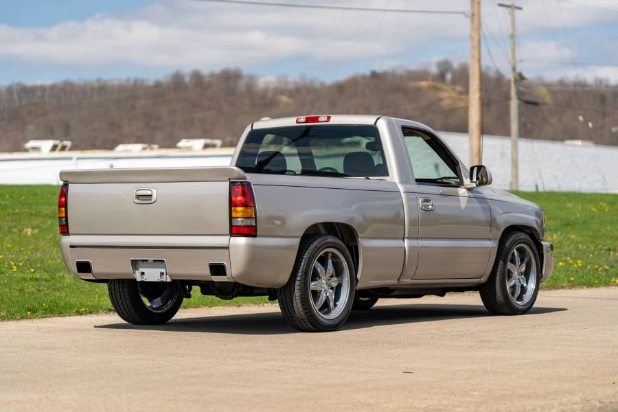 2005 GMC Sierra 2nd Gen - Image 3 of 24