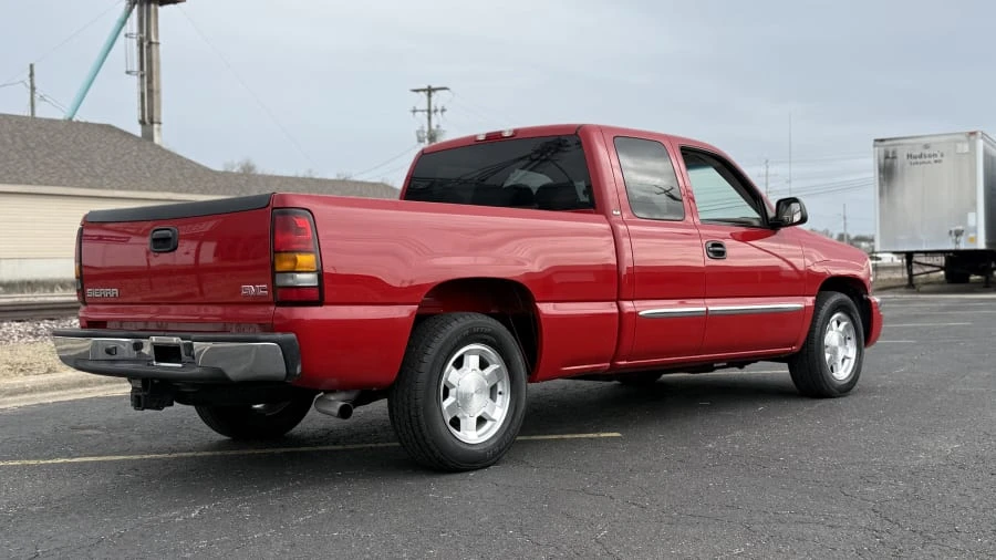 2005 GMC Sierra 2nd Gen - Image 3 of 13
